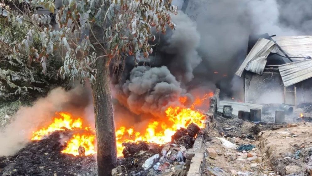 সেই কারখানা থেকে দগ্ধ আরও একজনের লাশ উদ্ধার , নিহত বেড়ে ৩