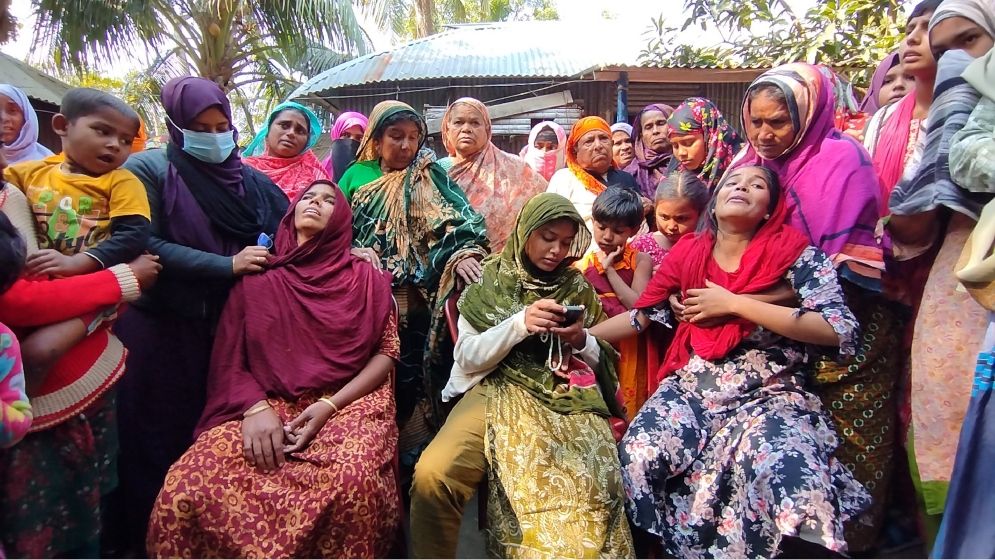 চাঁদপুরে জাহাজে খুন নড়াইলের আমিনুল-সালাউদ্দিন, এলাকায় শোকের ছায়া