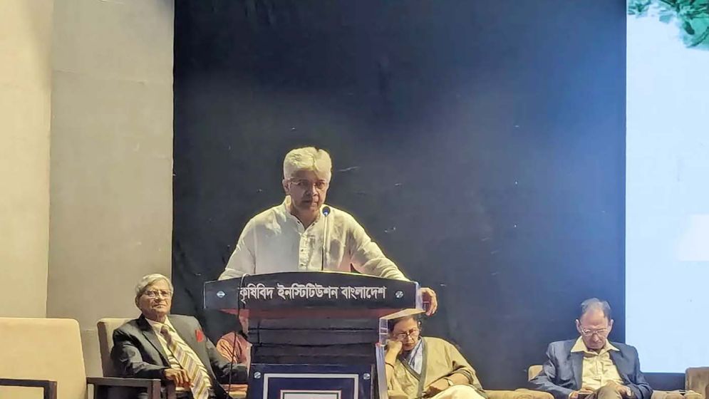 বারবার জাতীয় পতাকাকে খামচে ধরছে পুরোনো শকুন: উপদেষ্টা আদিলুর রহমান