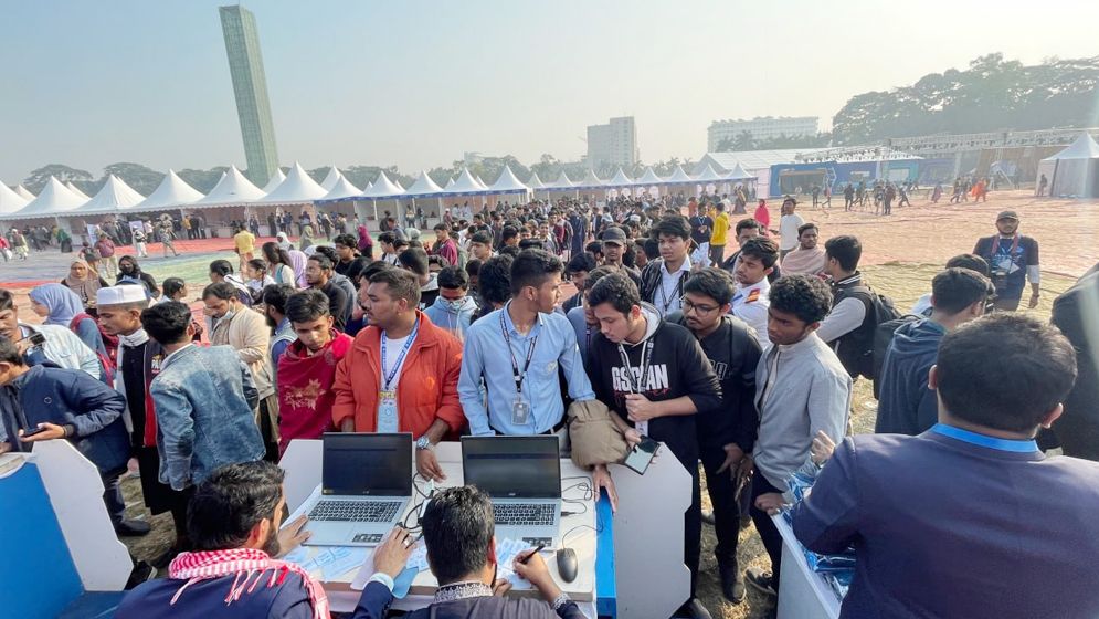 সোহরাওয়ার্দী উদ্যানে জমে উঠেছে ‘ইবনে আল-হাইসাম সায়েন্স ফেস্ট’