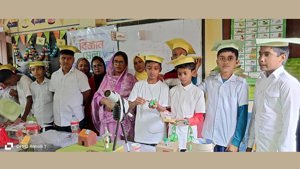 ছয় ব্লেড দিয়ে সৌর বিদ্যুৎ প্যানেল আবিষ্কার করল ক্ষুদে বিজ্ঞানীরা