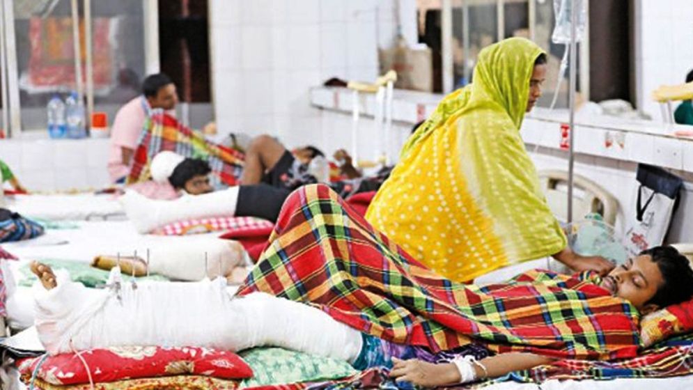 কান্না আর্তনাদে ভারী হয়ে ওঠে ঢামেকের পরিবেশ