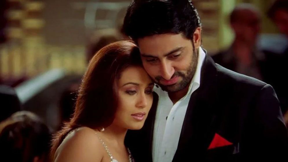 ‘ব্ল্যাকে’ অমিতাভের সঙ্গে যে দৃশ্য করায় রানী ও অভিষেকের সম্পর্কে ছেদ