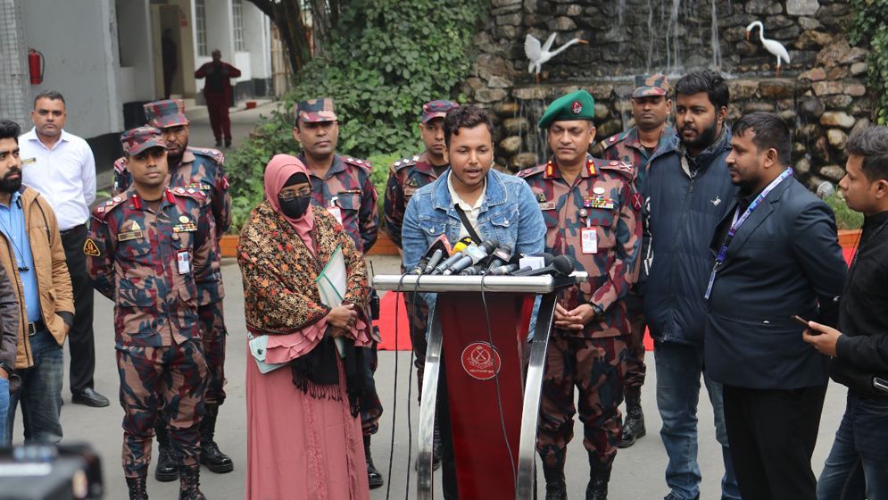 পেটে বন্দুক ঠেকিয়ে গুলি করেছিল পুলিশ