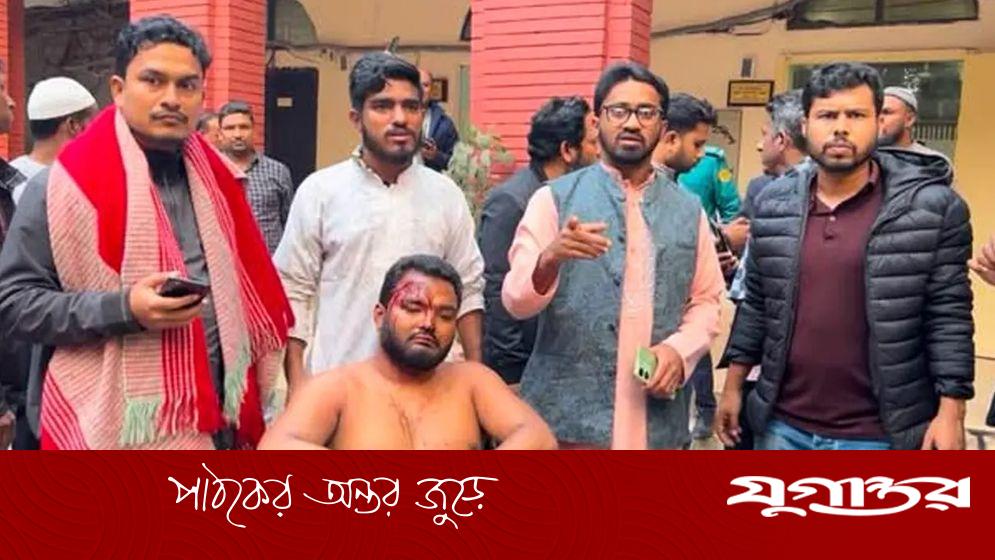 রক্তাক্ত ফারুক হাসান, ছাত্রদলের বিরুদ্ধে মারধরের অভিযোগ