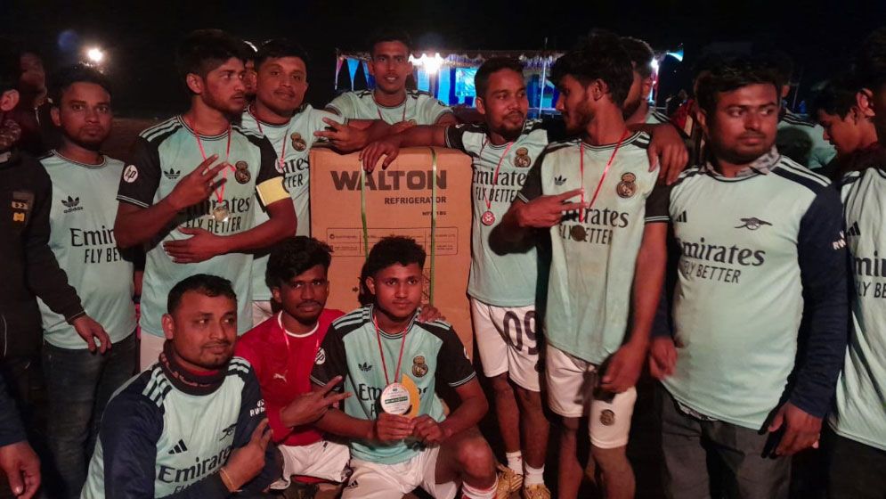 কলমাকান্দায় আরাফাত রহমান কোকো স্মৃতি মিনি নাইট ফুটবল টুর্নামেন্ট অনুষ্ঠিত