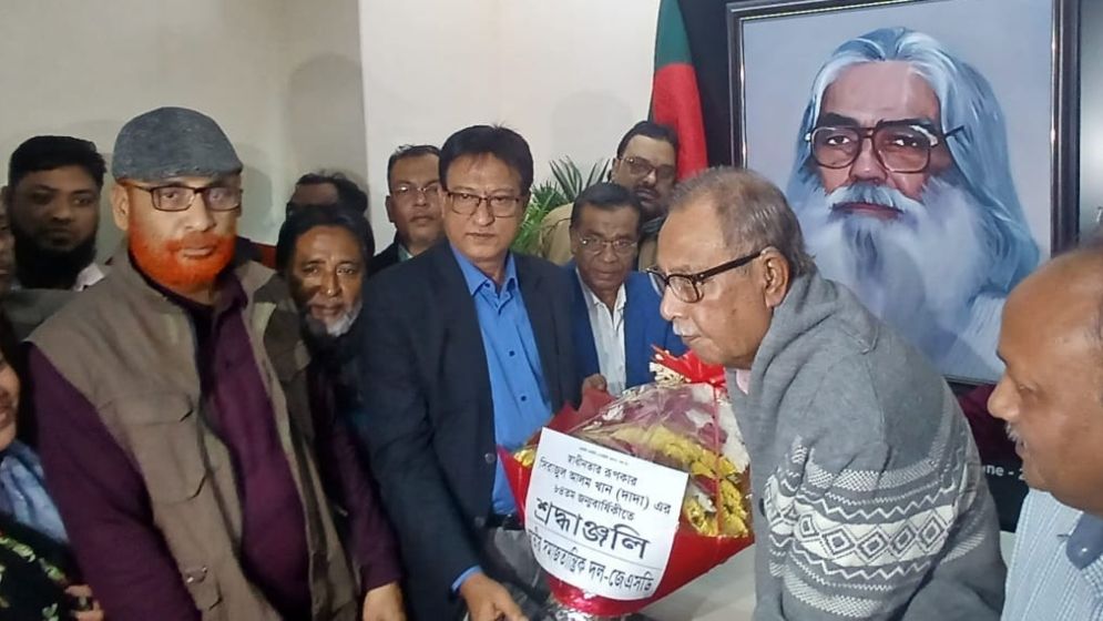 ‘জয় বাংলা বলা যদি অপরাধ হয়, তাহলে আমাকে ফাঁসিতে ঝুলিয়ে দিন’