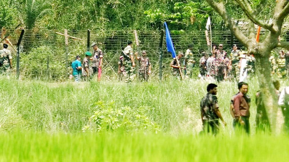 বিজিবির বাধায় কাঁটাতারের বেড়া দিতে পারেনি বিএসএফ