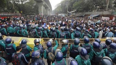 প্রধান উপদেষ্টার বাসভবনের দিকে পদযাত্রা শাহবাগে আটকে দিল পুলিশ