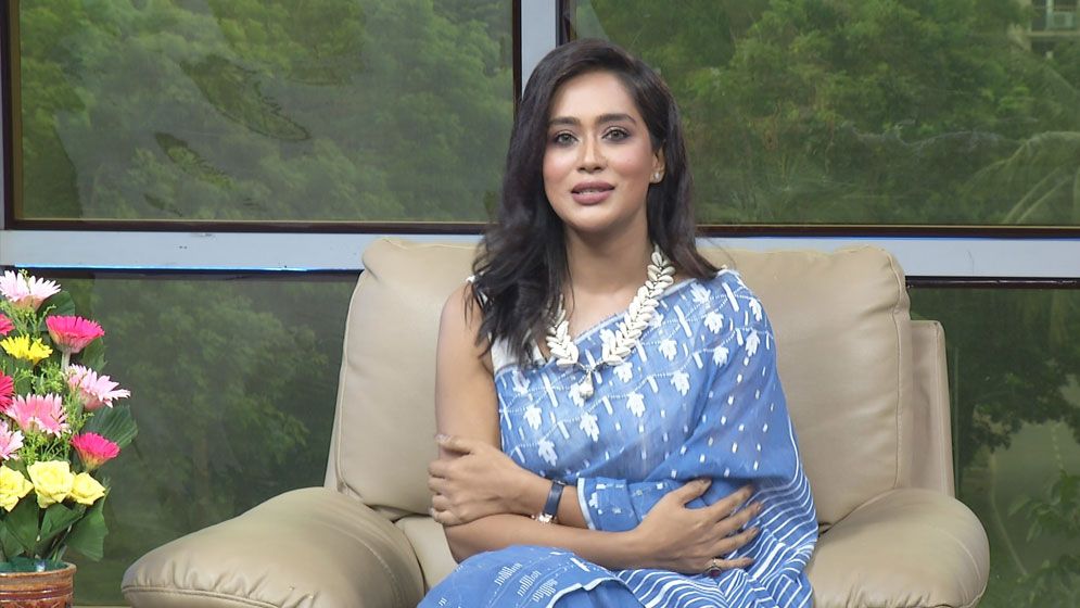 আমি প্রতিনিয়ত তার কাছ থেকে শিখেছি, এখনও শিখি: মম