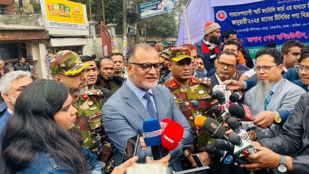 মজুতদারির কারণে চালের দাম বেড়েছে: বাণিজ্য উপদেষ্টা