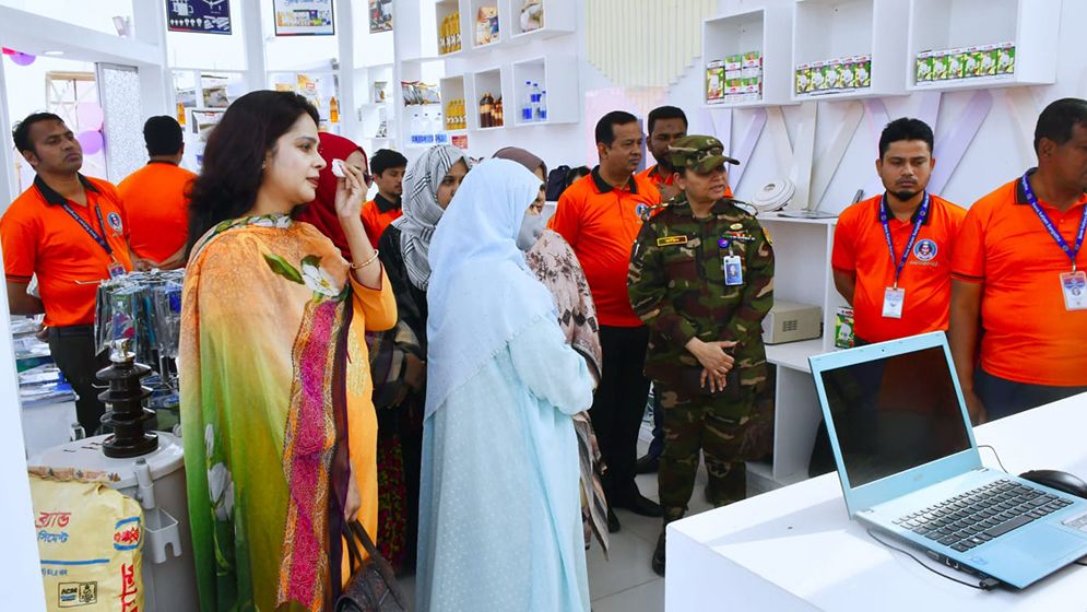 সেনা কল্যাণ সংস্থার প্যাভিলিয়নে উপচে পড়া ভিড়