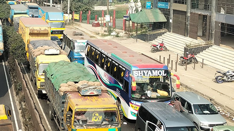 যে কারণে ঢাকা-চট্টগ্রাম মহাসড়কে ১৪ কিমি যানজট