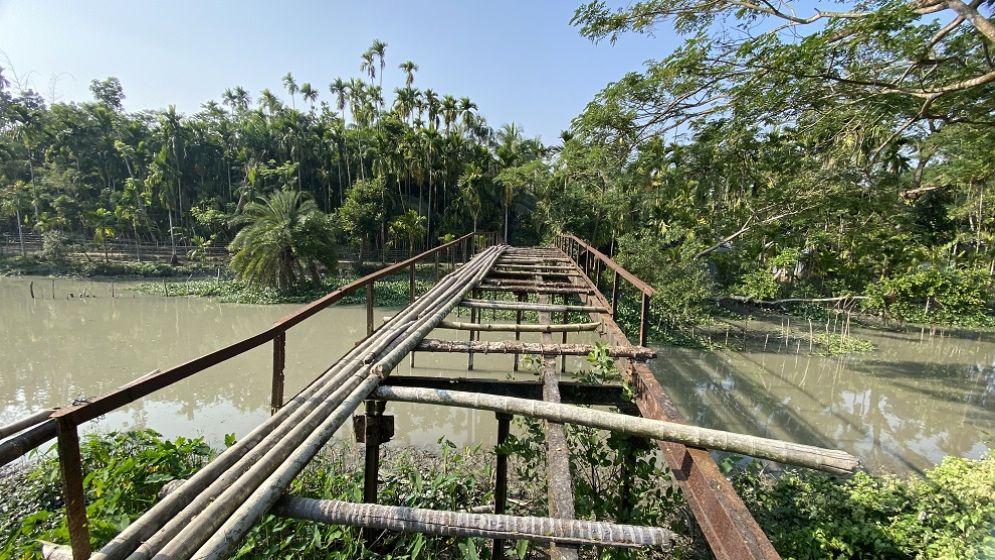 সেতু নয় যেন মরণফাঁদ, ১০ হাজার মানুষের দুর্ভোগ