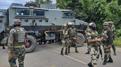 মণিপুরে আসাম রাইফেলসের ক্যাম্পে হামলা জনতার