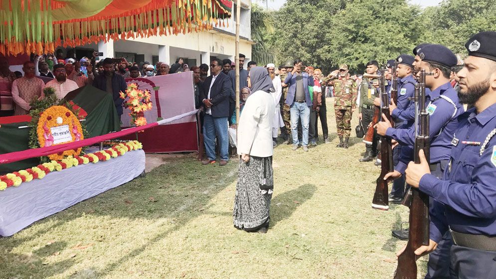 বীরপ্রতীক আজাদ আলীর রাষ্ট্রীয় মর্যাদায় দাফন