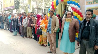 স্বেচ্ছাসেবক দল নেতার হাতে পৌর নির্বাহী কর্মকর্তা লাঞ্ছিত, প্রতিবাদে কর্মবিরতি ও মানববন্ধন