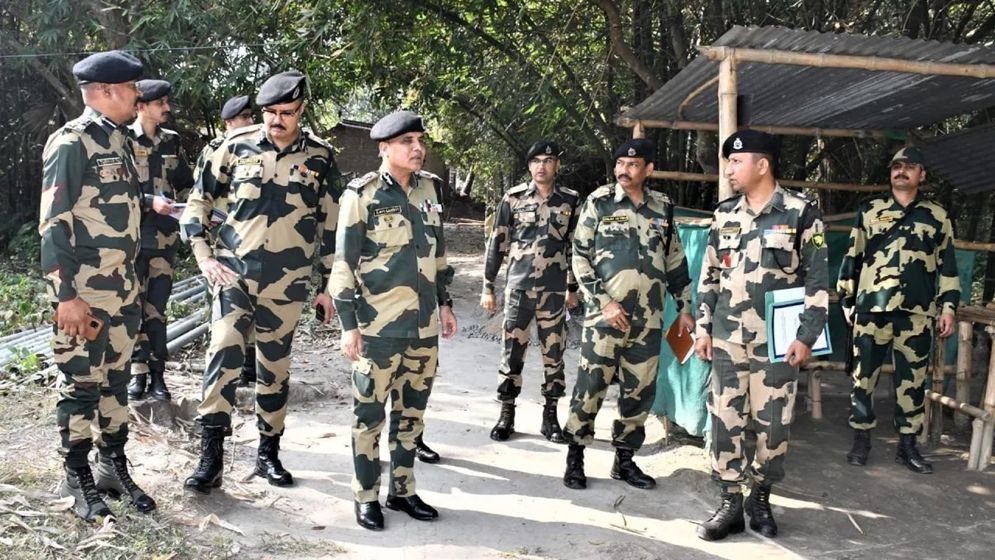 বাংলাদেশ সীমান্তে হঠাৎ ‘অপস অ্যালার্ট’ মহড়া শুরু বিএসএফের