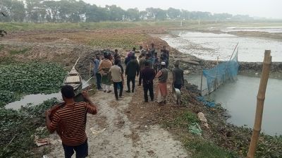 সাবেক প্রাণিসম্পদ মন্ত্রীর বেয়াইয়ের বাঁধ অপসারণ