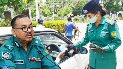 ট্রাফিক সার্জেন্টদের কেন অস্ত্র দেওয়া হচ্ছে, জানালেন ডিএমপি কমিশনার