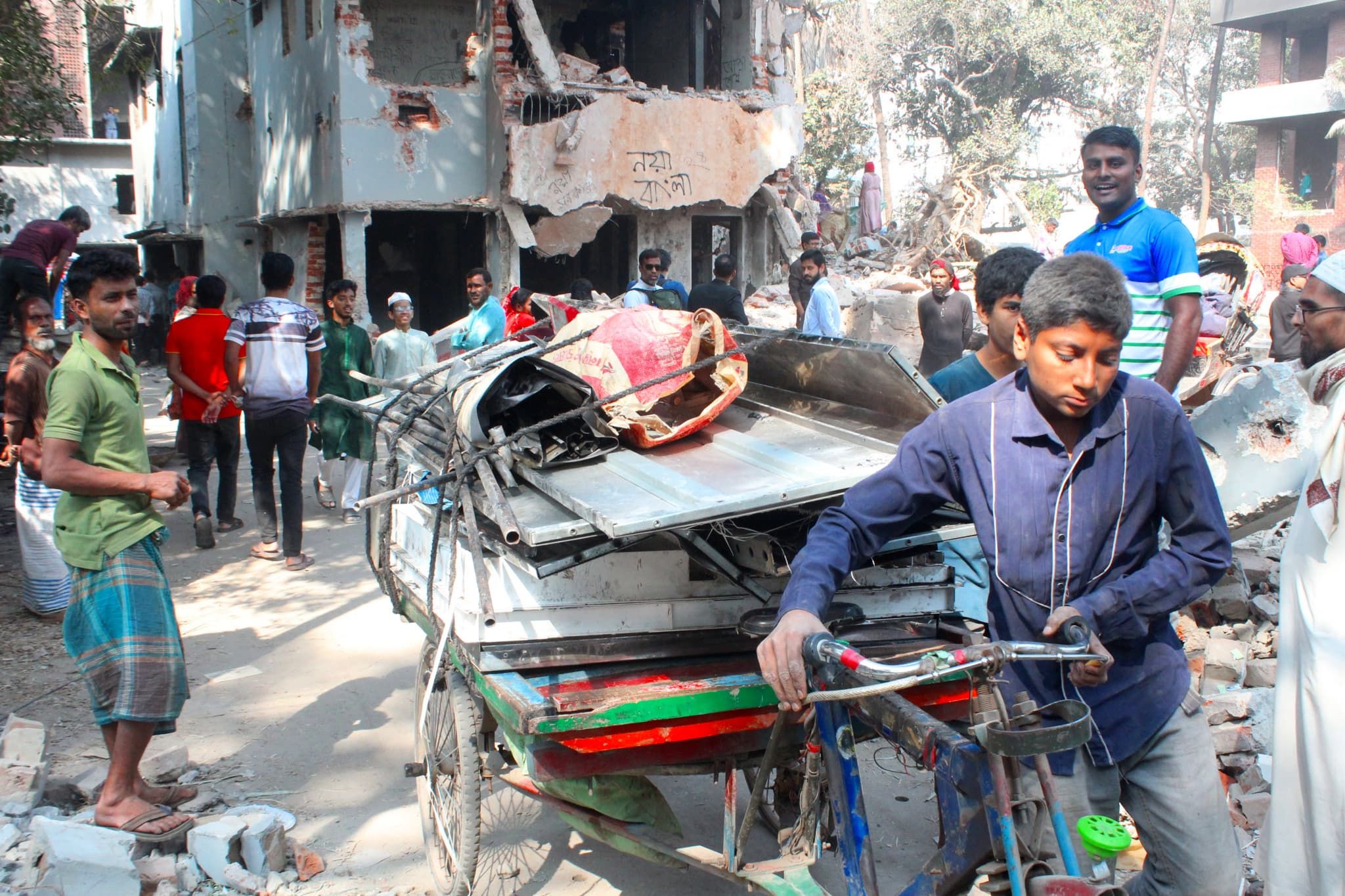 ৩২ নম্বরের বর্তমান অবস্থা, দেখুন ছবিতে