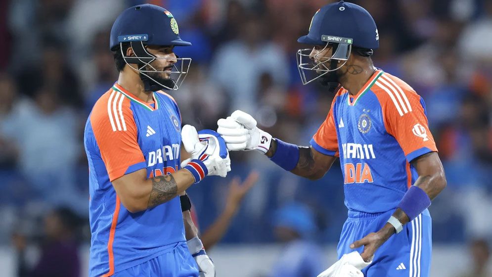 অভিনেত্রীদের অশালীন ভিডিও দেখেন ভারতীয় তারকা