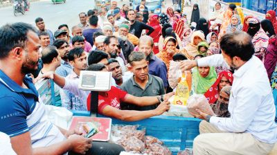 রমজানে ট্রাকে নিত্যপণ্য বিক্রি করবে টিসিবি