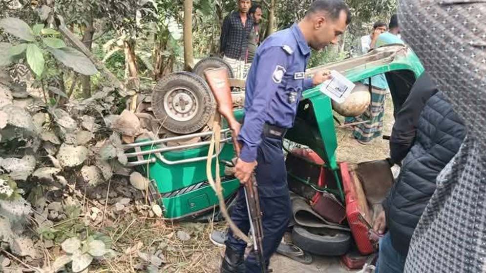 পাবনায় ট্রলির ধাক্কায় অটোরিকশার ২ যাত্রী নিহত