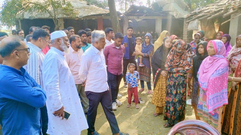 যশোরে হামলায় ক্ষতিগ্রস্ত পরিবারের পাশে বিএনপি