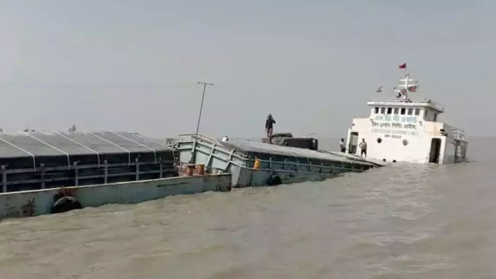 পশ্চিমবঙ্গের মুরিগঙ্গা নদীতে ডুবল বাংলাদেশি জাহাজ