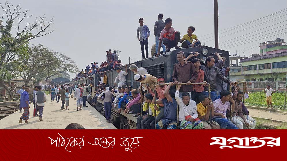 সমাবেশে অংশ নিতে গফরগাঁও বিএনপির ট্রেনে শোডাউন