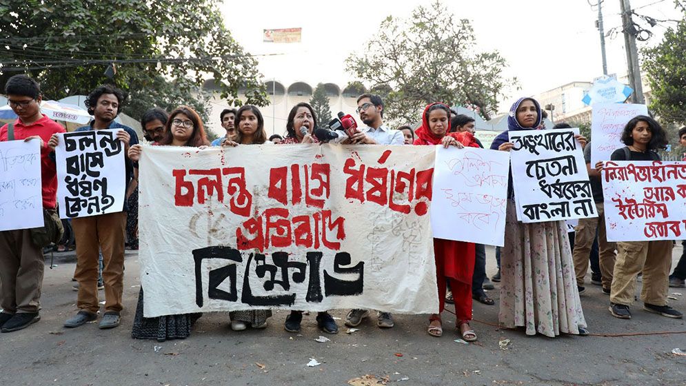 রাজশাহীগামী বাসে ধর্ষণ: স্বরাষ্ট্র উপদেষ্টার পদত্যাগ দাবি