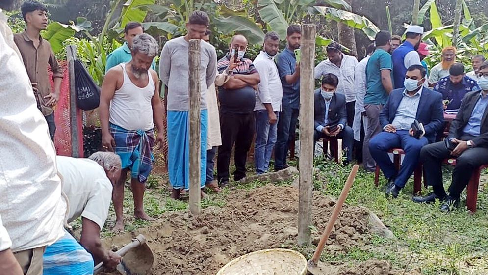 গুলিতে নিহতের ১১ বছর পর তিন শিবির কর্মীর লাশ উত্তোলন