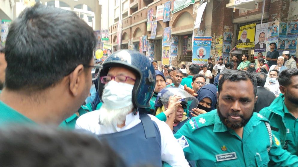 দেয়ালে পিঠ ঠেকে গেছে নাসার নজরুলের