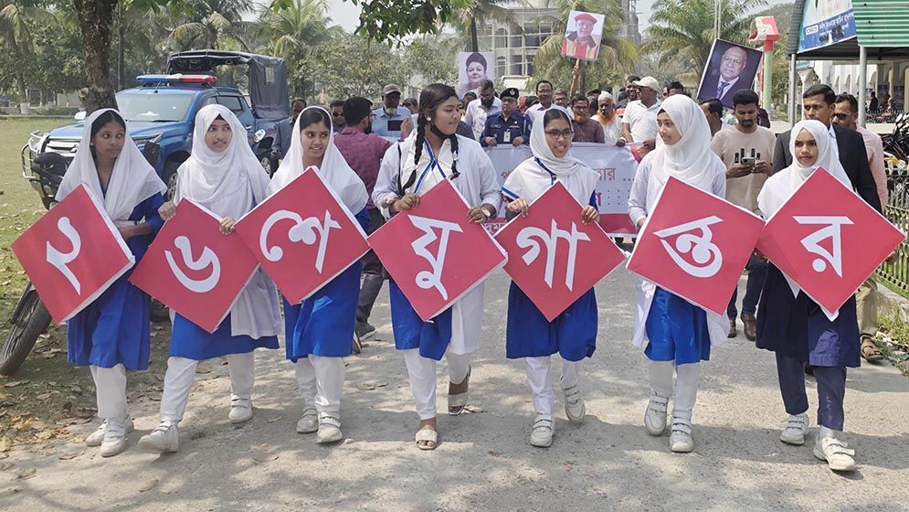 দুমকীতে যুগান্তরের রজতজয়ন্তী উপলক্ষে কুইজ প্রতিযোগিতা