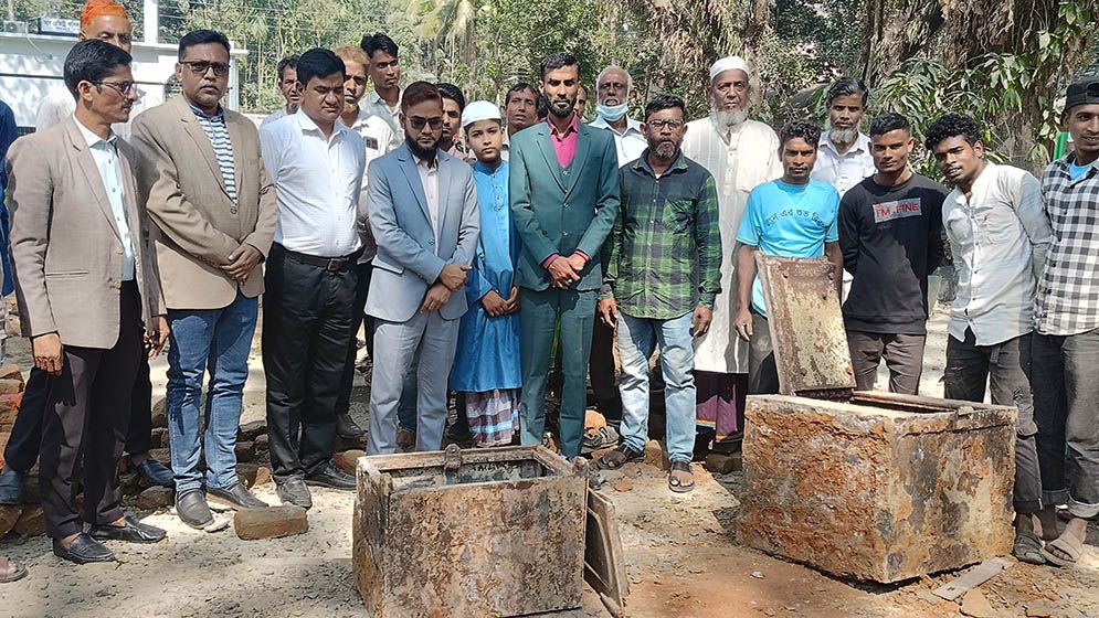 গৌরীপুরের ‘গুপ্তধনের লোহার সিন্দুক’ নিয়ে দেশজুড়ে তোলপাড়!