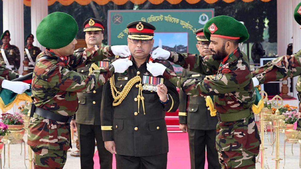 ‘কর্নেল অব দি রেজিমেন্ট’ হলেন সেনাপ্রধান