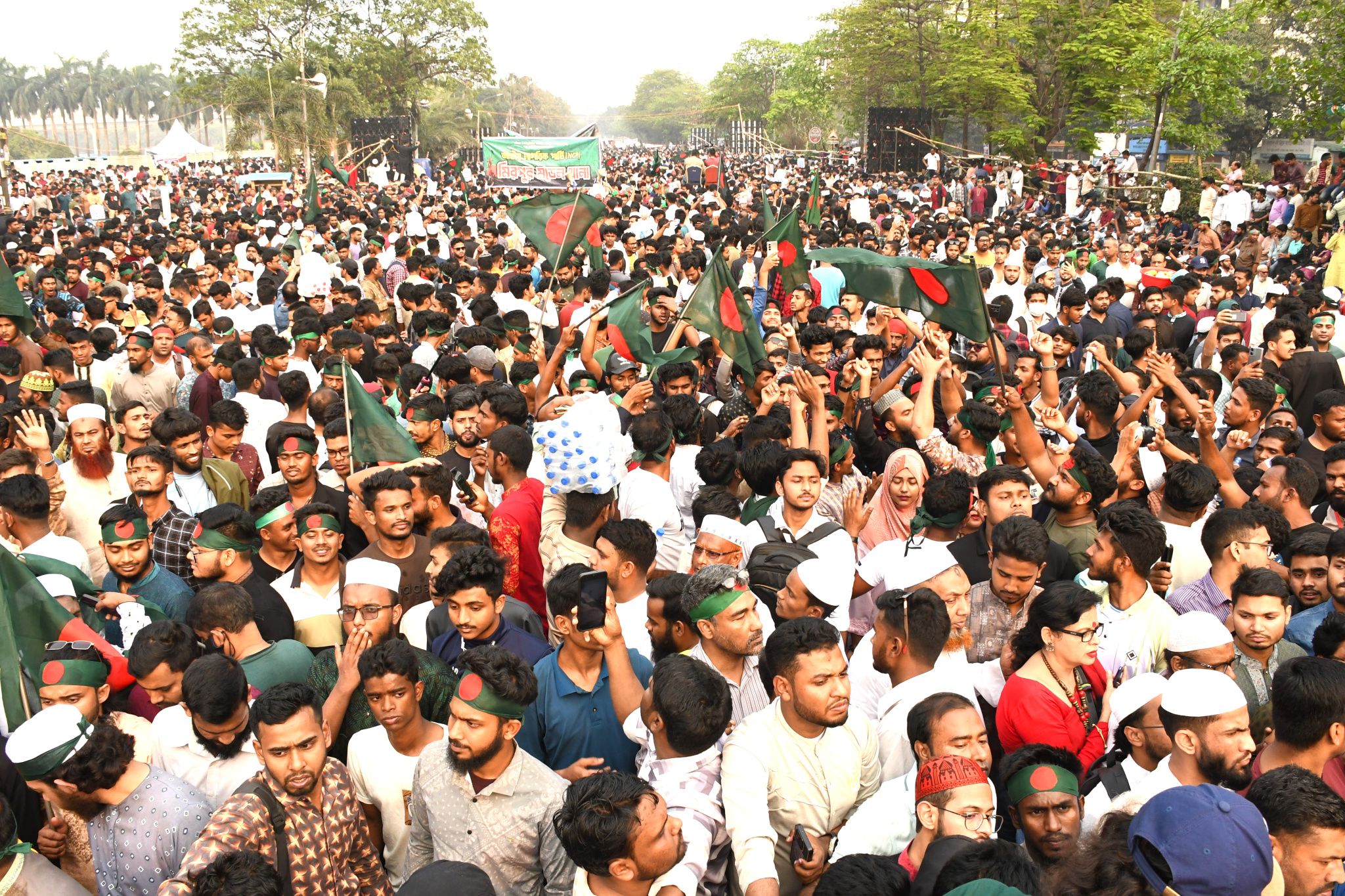 জাতীয় নাগরিক পার্টির আত্মপ্রকাশ অনুষ্ঠানে জনতার ঢল: দেখুন ছবিতে