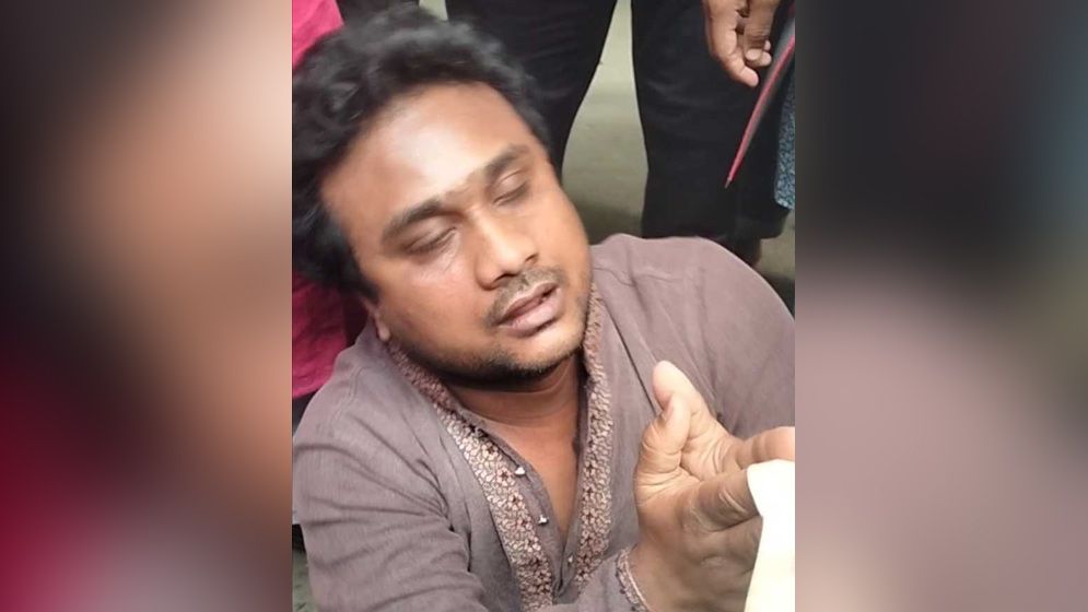 জবির দেয়ালে ‘জয় বাংলা’ লেখার সময় ছাত্রলীগ কর্মী আটক