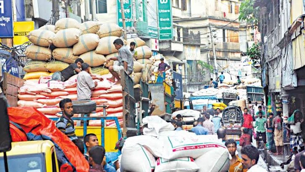 হাজার কোটি টাকা নিয়ে লাপাত্তা ৩০ ব্যবসায়ী