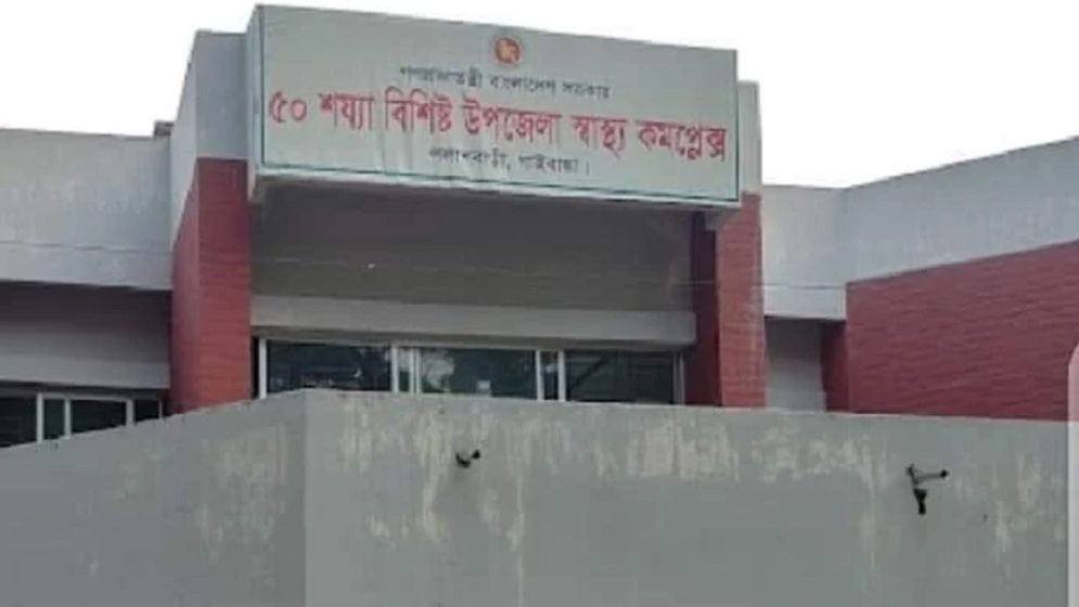 পলাশবাড়ীতে আপত্তিকর অবস্থায় তরুণ-তরুণী আটক