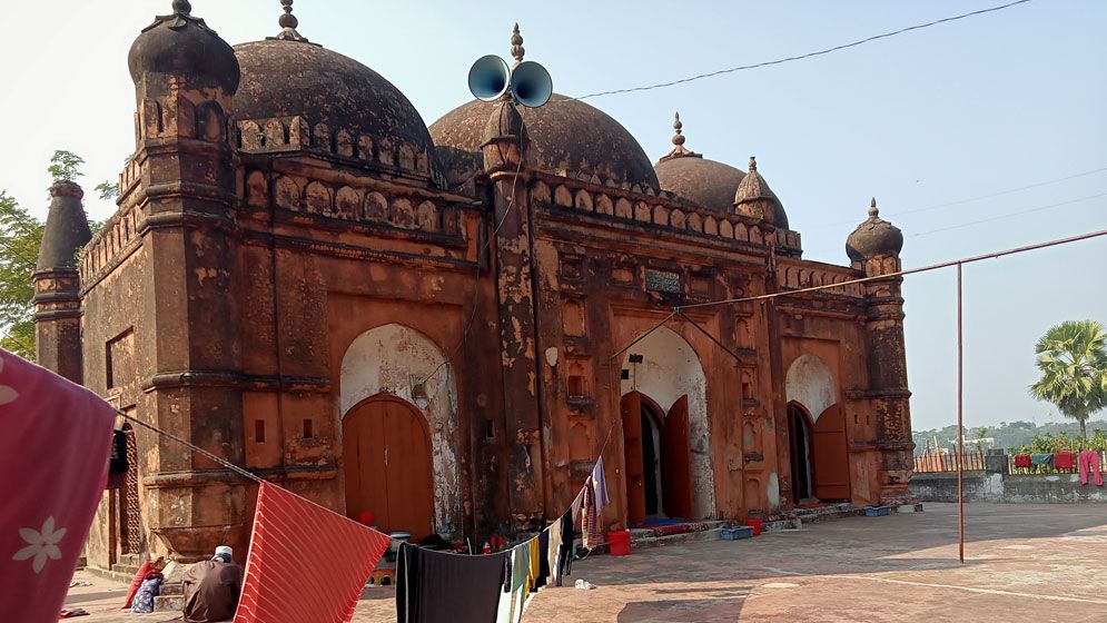 ৪০০ বছরের ঐতিহ্যের সাক্ষী বড় শরীফপুর মসজিদ