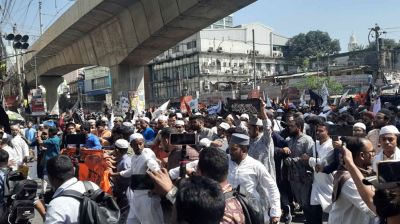 হিজবুত তাহরীরের মিছিল, পুলিশের টিয়ারশেল-সাউন্ড গ্রেনেড নিক্ষেপ