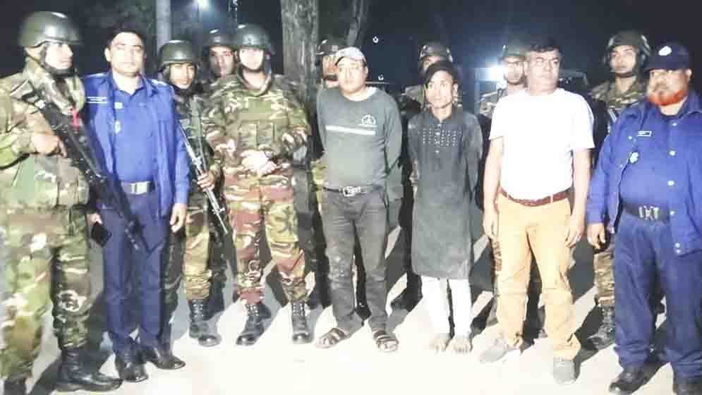 চাঁদাবাজির অভিযোগে বিএনপির ৩ নেতাকর্মী গ্রেফতার