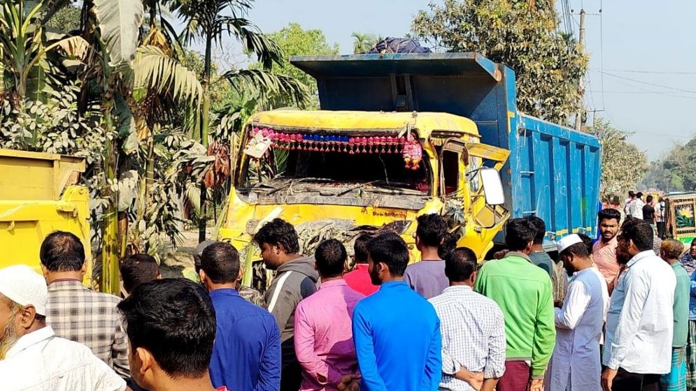 ট্রাক-মোটরসাইকেলের সংঘর্ষে নিহত ২