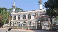 ২৩৫ বছরের ইতিহাস, বাঁশ-ছনের মসজিদ আজ শীতাতপ নিয়ন্ত্রিত