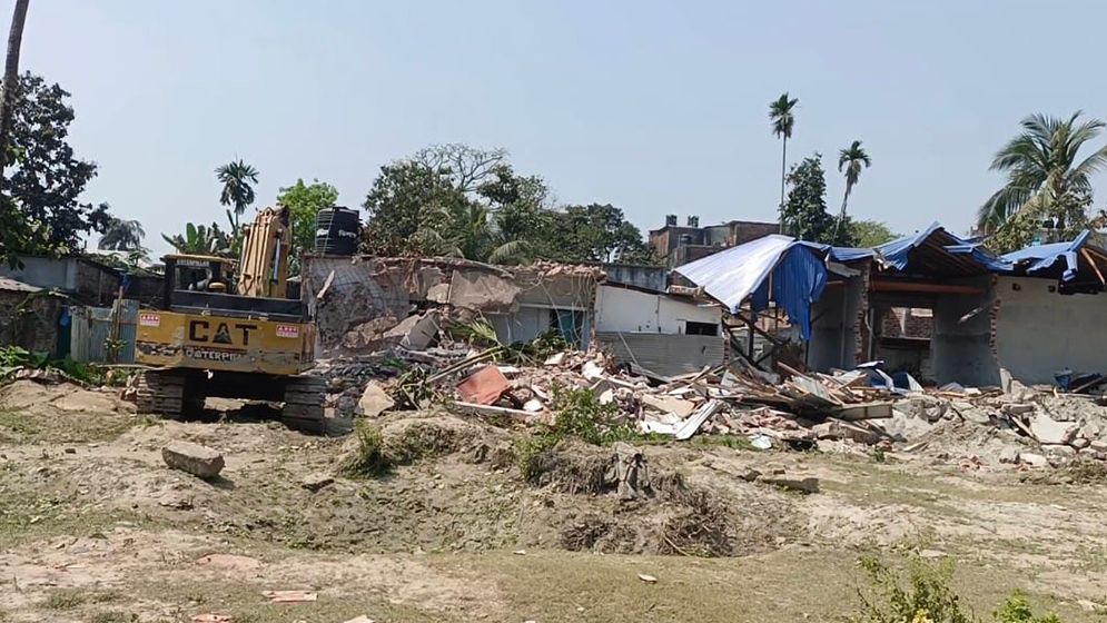 মসজিদের মাইকে ঘোষণা দিয়ে বাড়ি ভেঙে অভিযুক্ত বললেন ‘ঈমানি দায়িত্ব’ পালন করেছি