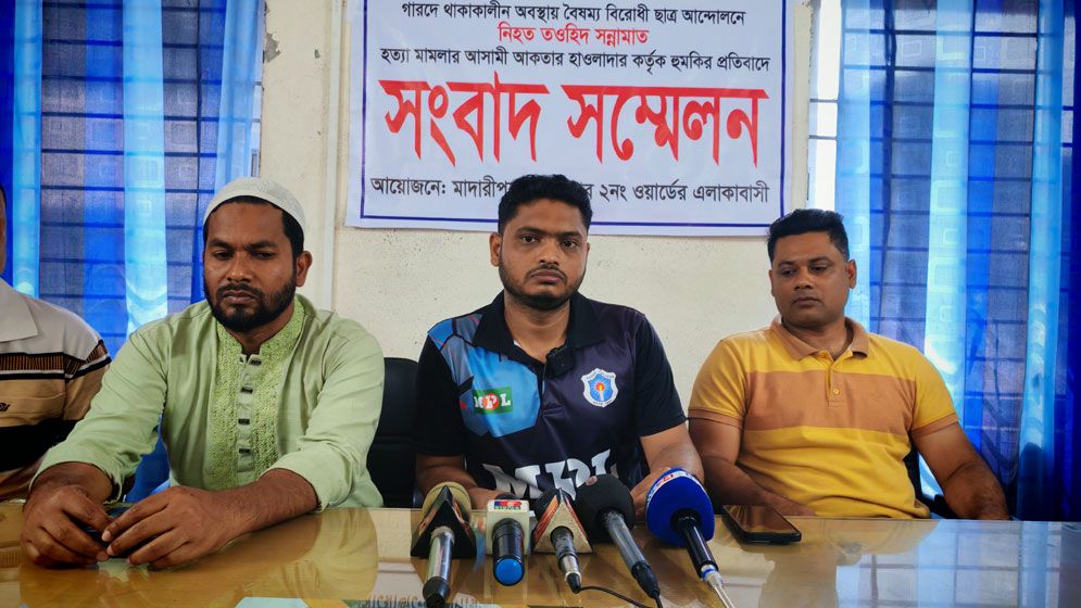 মাদারীপুরে হাজতেই আসামির হুমকি