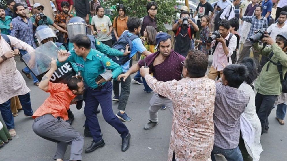 ধর্ষণবিরোধী পদযাত্রায় পুলিশের লাঠিপেটা