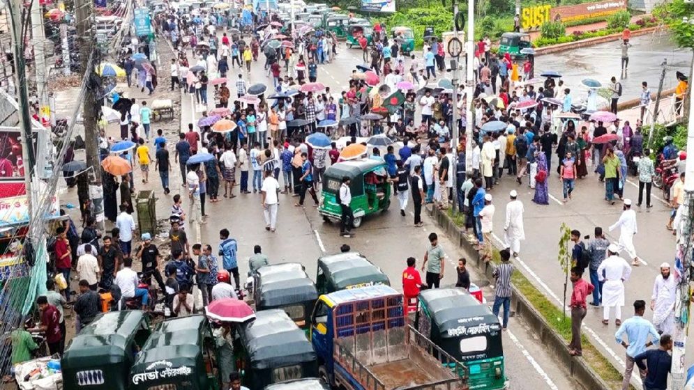 সড়ক অবরোধের অবসান জরুরি